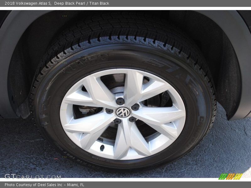Deep Black Pearl / Titan Black 2018 Volkswagen Atlas S