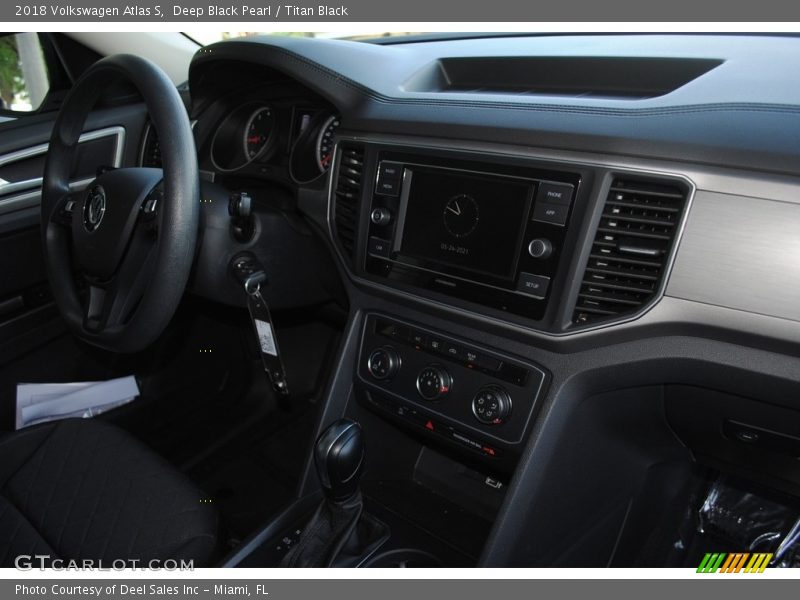 Deep Black Pearl / Titan Black 2018 Volkswagen Atlas S