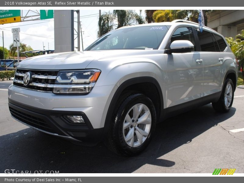 Reflex Silver Metallic / Titan Black 2018 Volkswagen Atlas SE
