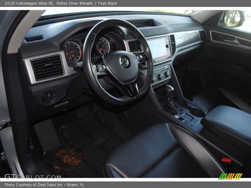 Reflex Silver Metallic / Titan Black 2018 Volkswagen Atlas SE