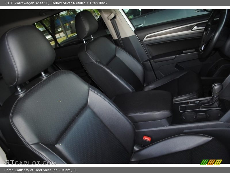 Reflex Silver Metallic / Titan Black 2018 Volkswagen Atlas SE
