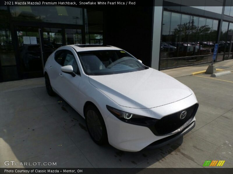 Snowflake White Pearl Mica / Red 2021 Mazda Mazda3 Premium Hatchback