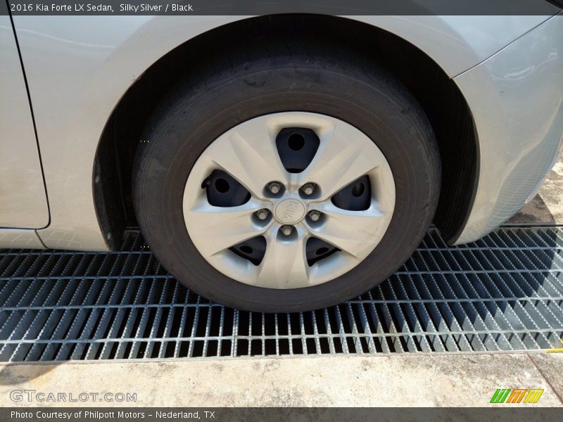 Silky Silver / Black 2016 Kia Forte LX Sedan