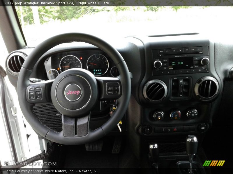 Bright White / Black 2017 Jeep Wrangler Unlimited Sport 4x4