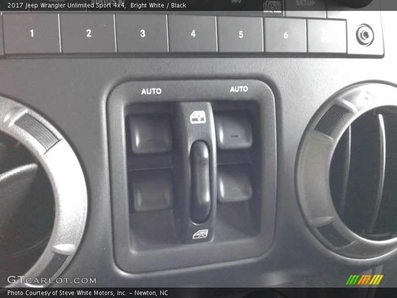 Bright White / Black 2017 Jeep Wrangler Unlimited Sport 4x4