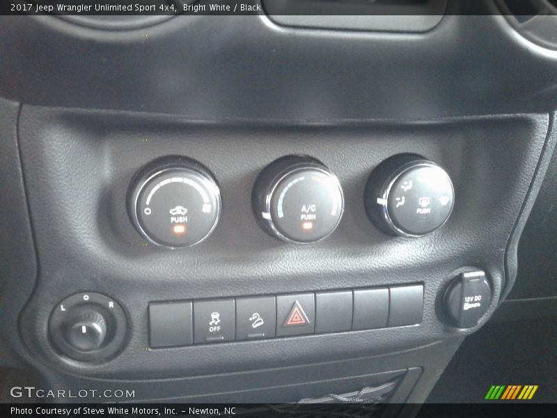 Bright White / Black 2017 Jeep Wrangler Unlimited Sport 4x4