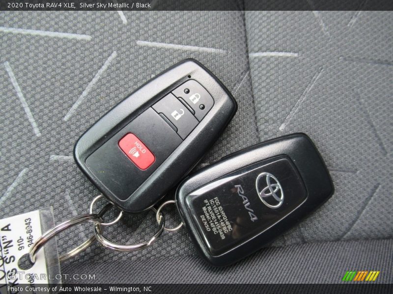 Silver Sky Metallic / Black 2020 Toyota RAV4 XLE