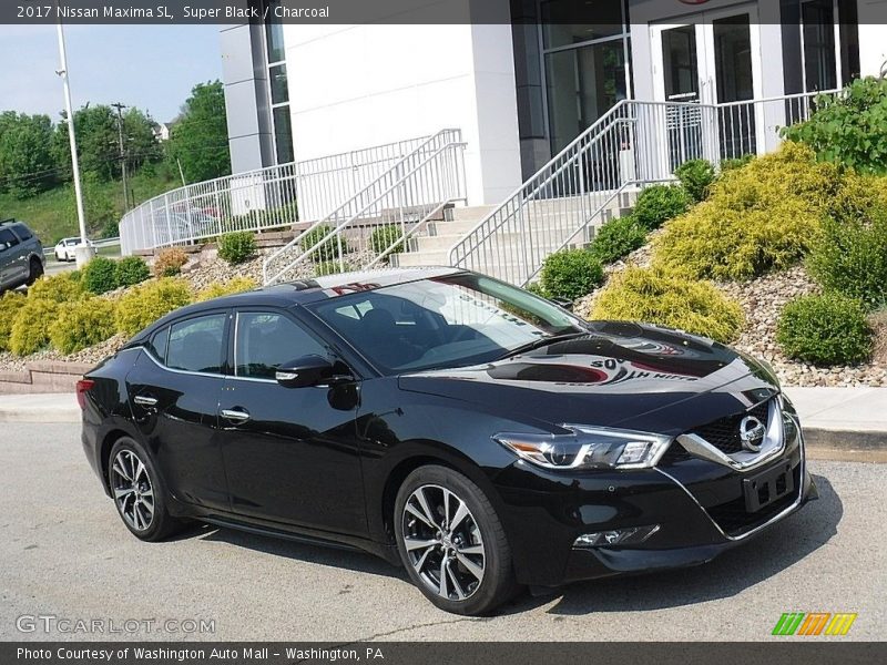 Front 3/4 View of 2017 Maxima SL