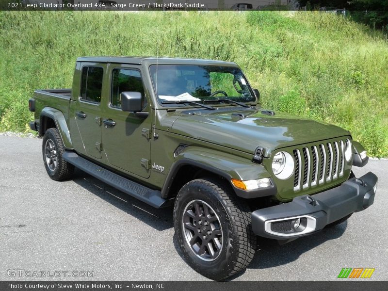 Front 3/4 View of 2021 Gladiator Overland 4x4