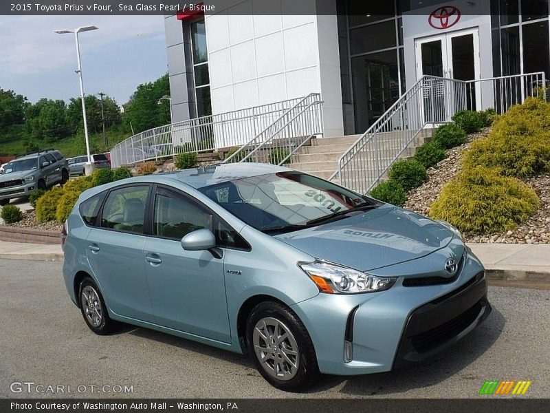 Front 3/4 View of 2015 Prius v Four