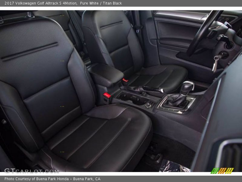 Pure White / Titan Black 2017 Volkswagen Golf Alltrack S 4Motion