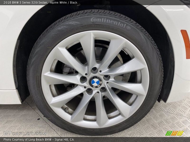 Alpine White / Black 2018 BMW 3 Series 320i Sedan