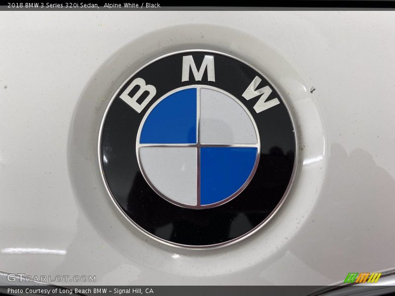 Alpine White / Black 2018 BMW 3 Series 320i Sedan