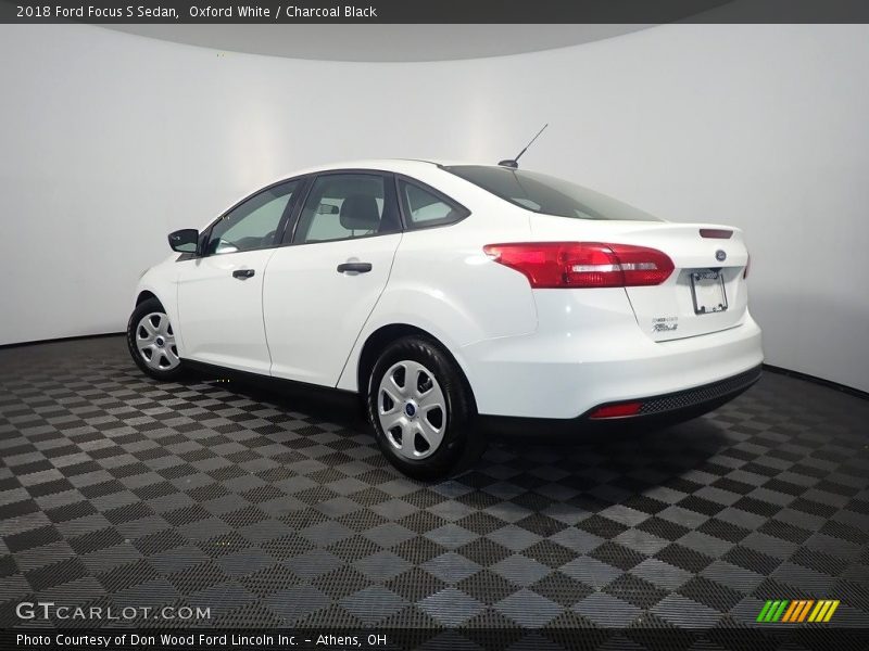 Oxford White / Charcoal Black 2018 Ford Focus S Sedan