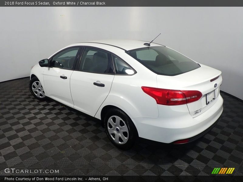 Oxford White / Charcoal Black 2018 Ford Focus S Sedan