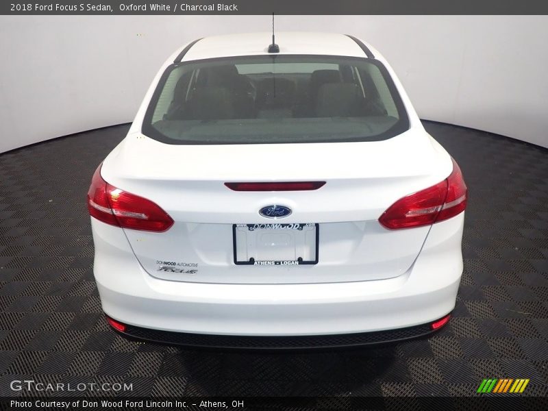 Oxford White / Charcoal Black 2018 Ford Focus S Sedan