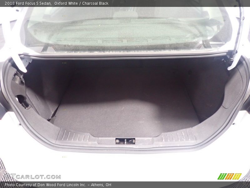Oxford White / Charcoal Black 2018 Ford Focus S Sedan