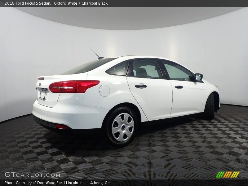 Oxford White / Charcoal Black 2018 Ford Focus S Sedan