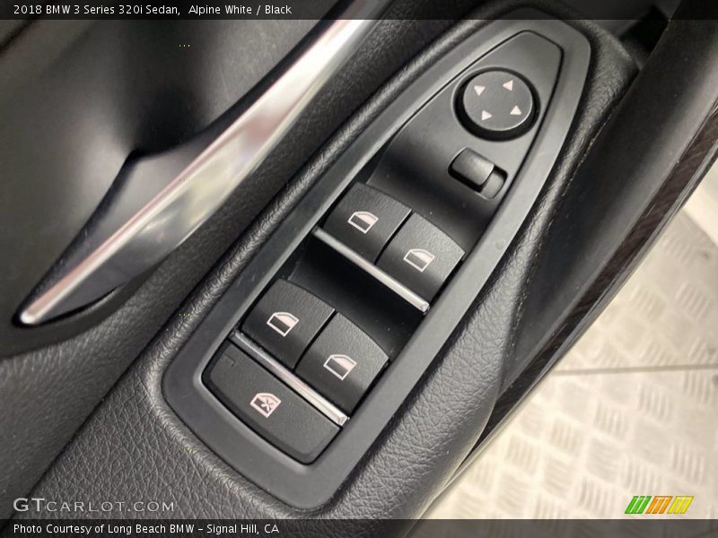 Alpine White / Black 2018 BMW 3 Series 320i Sedan