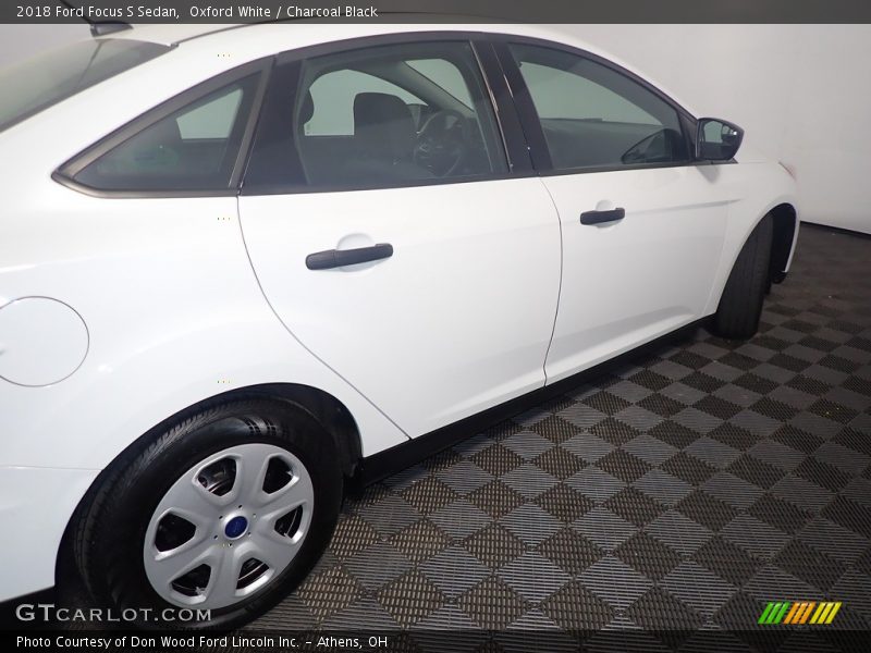 Oxford White / Charcoal Black 2018 Ford Focus S Sedan