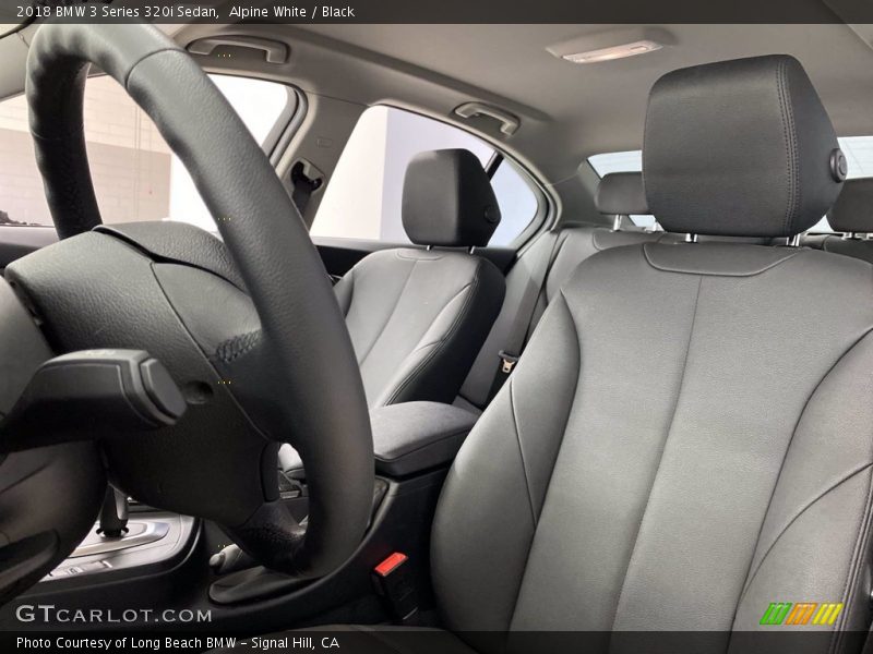 Alpine White / Black 2018 BMW 3 Series 320i Sedan