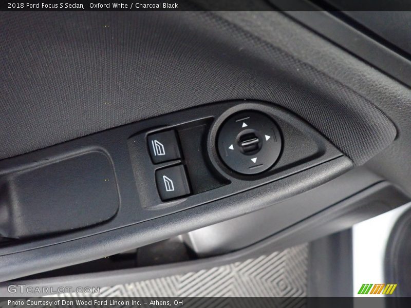 Oxford White / Charcoal Black 2018 Ford Focus S Sedan