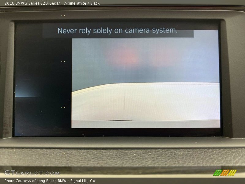 Alpine White / Black 2018 BMW 3 Series 320i Sedan