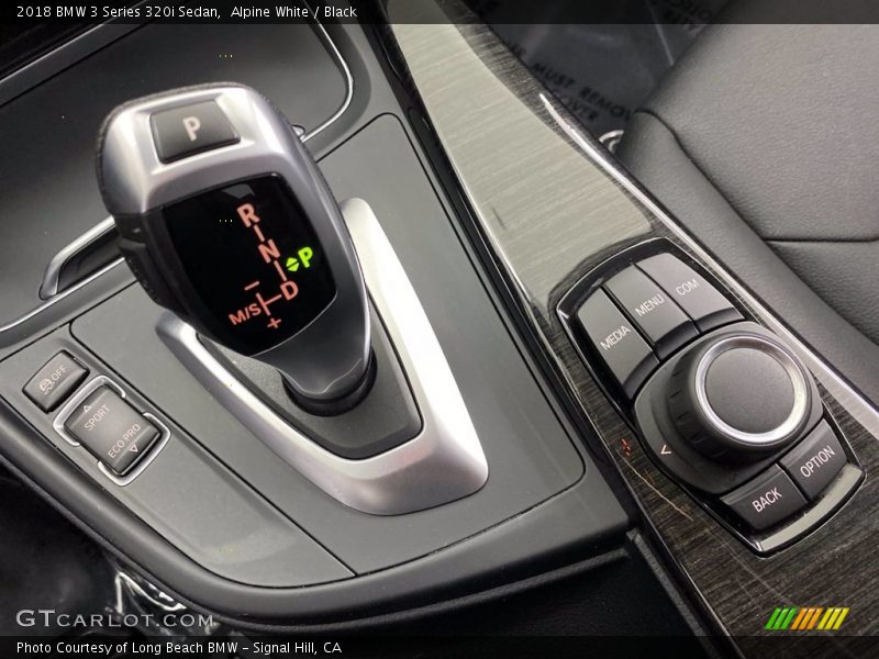 Alpine White / Black 2018 BMW 3 Series 320i Sedan