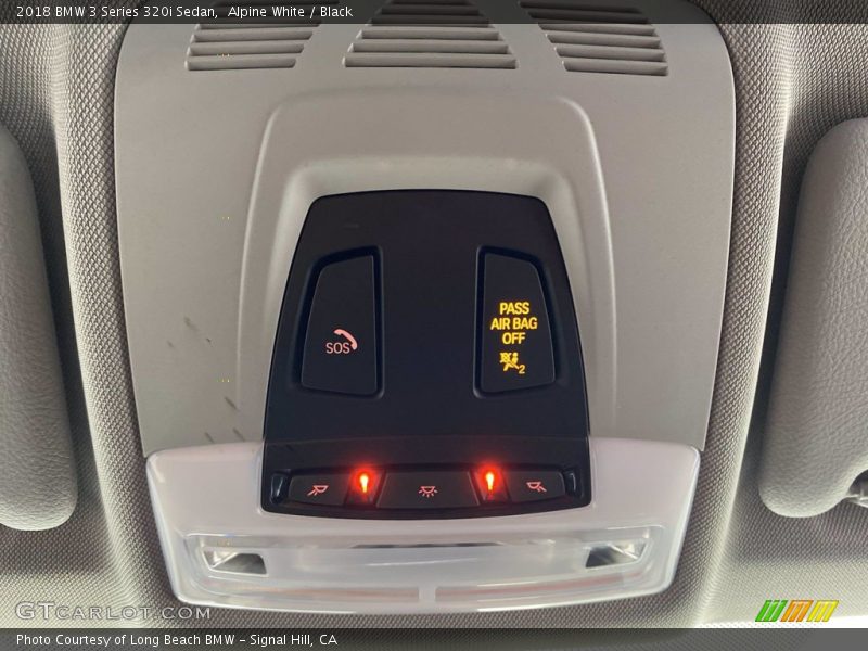 Alpine White / Black 2018 BMW 3 Series 320i Sedan