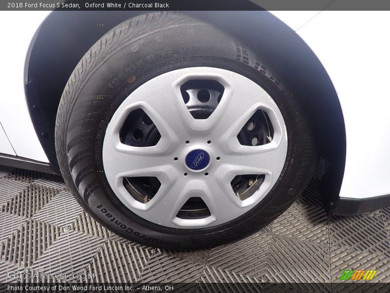 Oxford White / Charcoal Black 2018 Ford Focus S Sedan