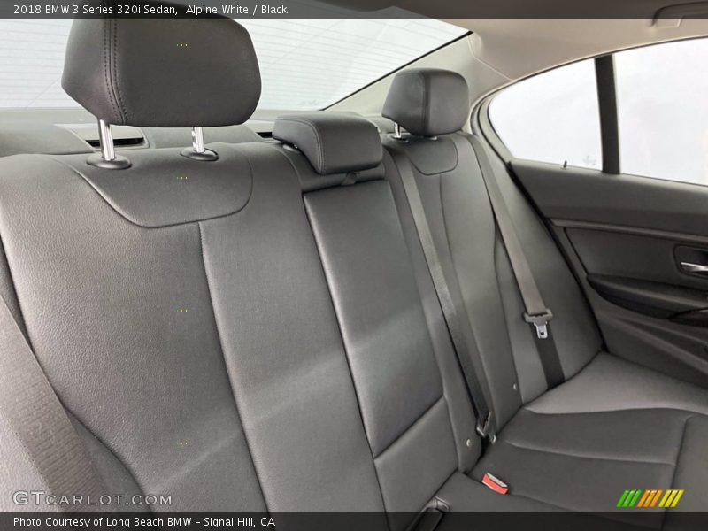 Alpine White / Black 2018 BMW 3 Series 320i Sedan