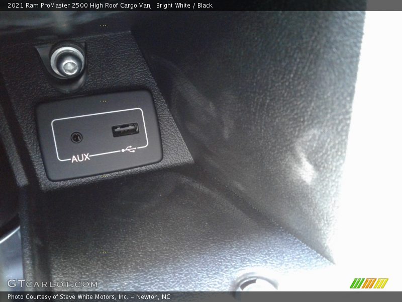 Bright White / Black 2021 Ram ProMaster 2500 High Roof Cargo Van