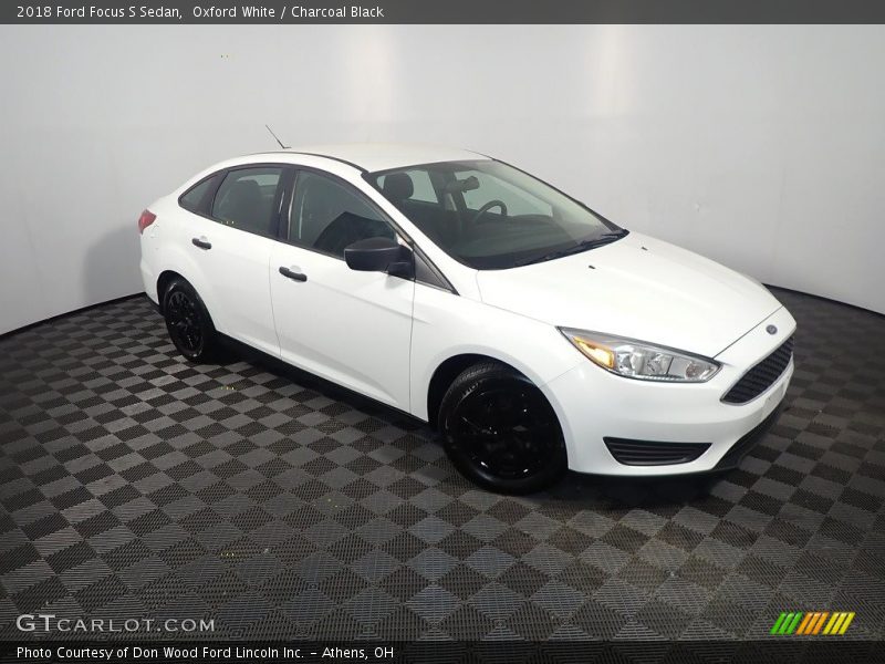Oxford White / Charcoal Black 2018 Ford Focus S Sedan