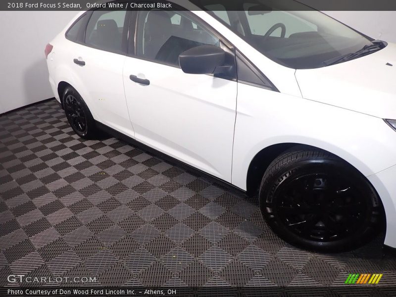 Oxford White / Charcoal Black 2018 Ford Focus S Sedan