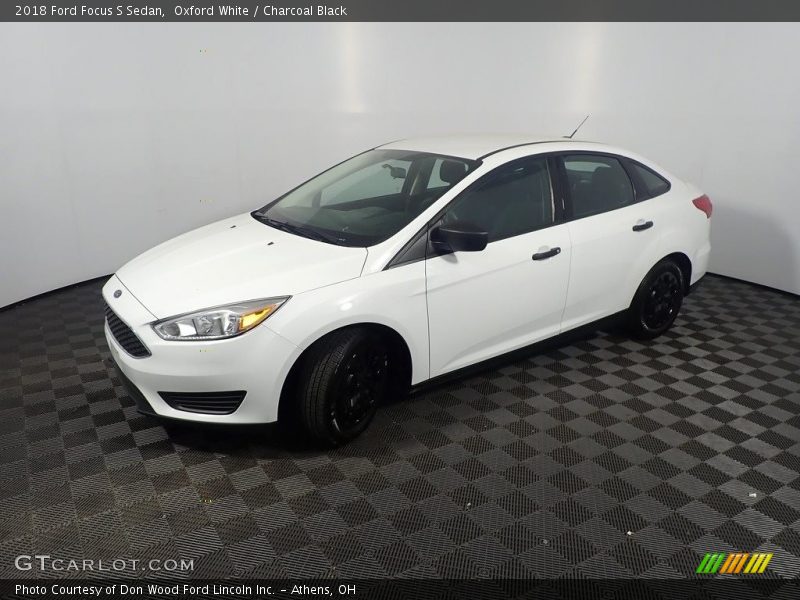 Oxford White / Charcoal Black 2018 Ford Focus S Sedan