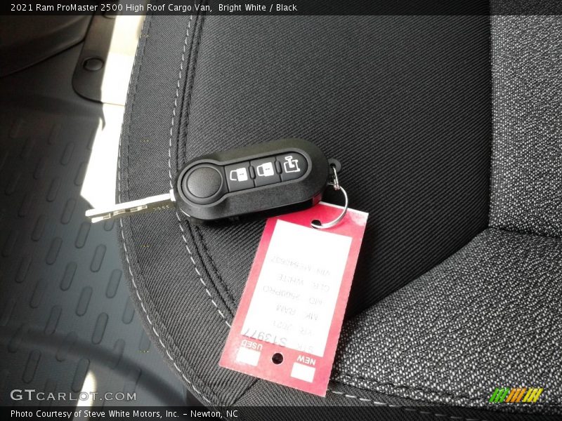 Bright White / Black 2021 Ram ProMaster 2500 High Roof Cargo Van