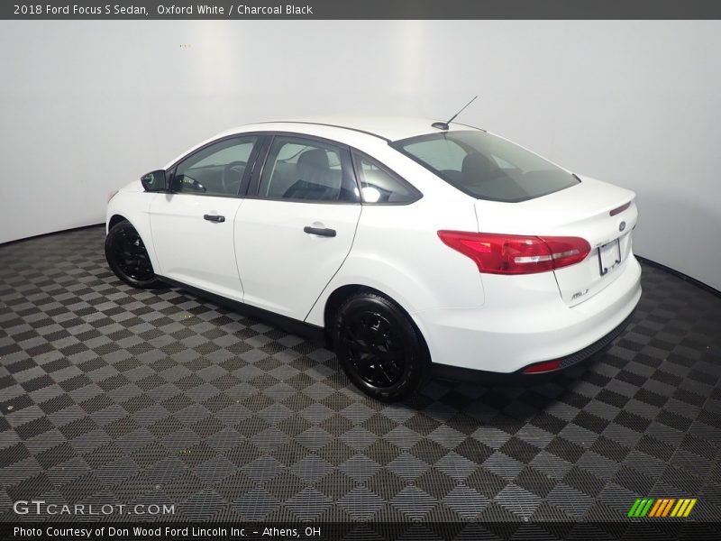 Oxford White / Charcoal Black 2018 Ford Focus S Sedan