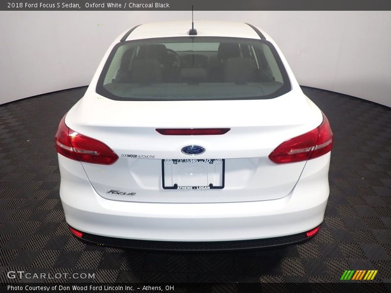 Oxford White / Charcoal Black 2018 Ford Focus S Sedan