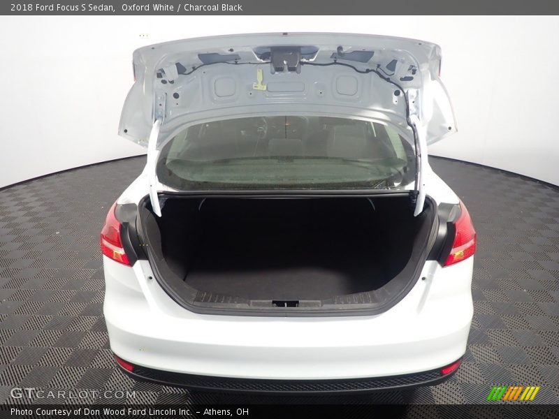 Oxford White / Charcoal Black 2018 Ford Focus S Sedan