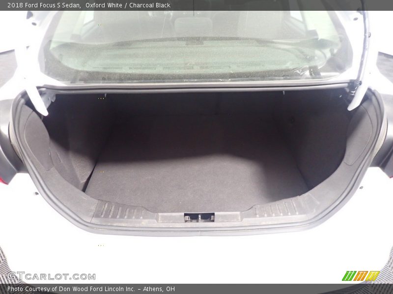 Oxford White / Charcoal Black 2018 Ford Focus S Sedan