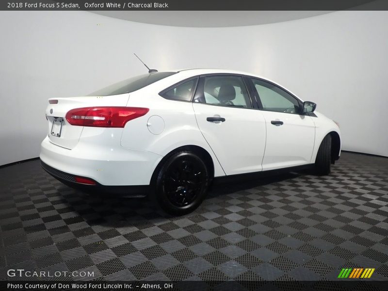 Oxford White / Charcoal Black 2018 Ford Focus S Sedan