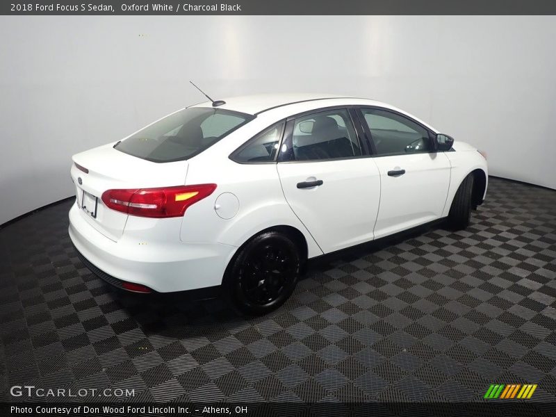 Oxford White / Charcoal Black 2018 Ford Focus S Sedan