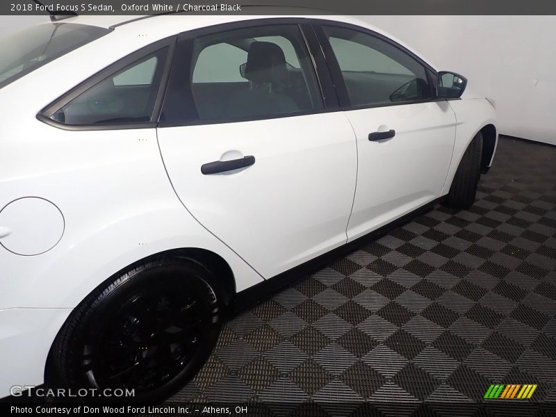 Oxford White / Charcoal Black 2018 Ford Focus S Sedan