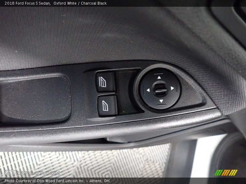Oxford White / Charcoal Black 2018 Ford Focus S Sedan