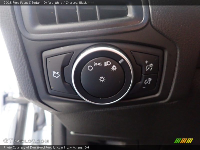 Oxford White / Charcoal Black 2018 Ford Focus S Sedan