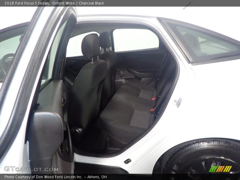 Oxford White / Charcoal Black 2018 Ford Focus S Sedan