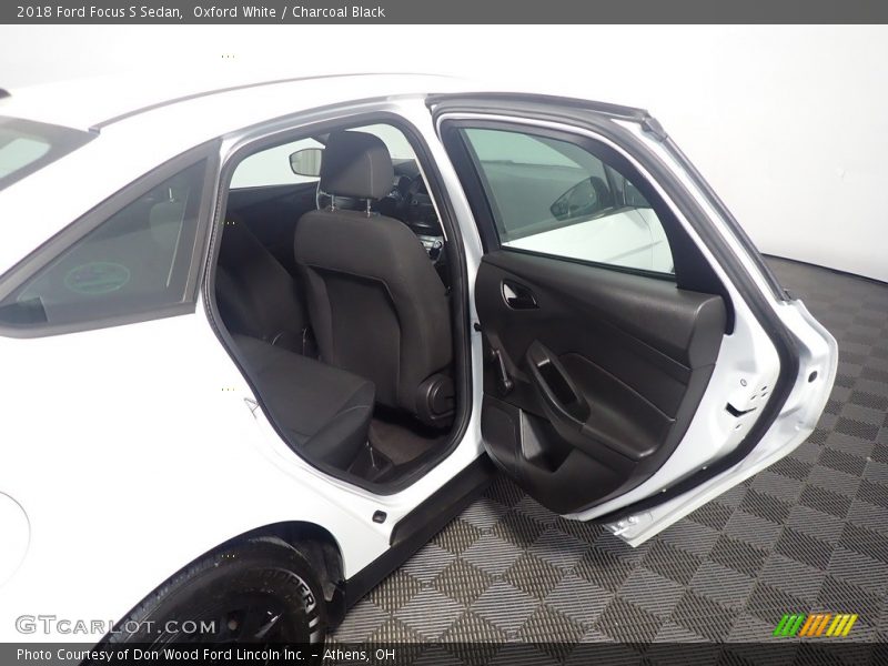 Oxford White / Charcoal Black 2018 Ford Focus S Sedan