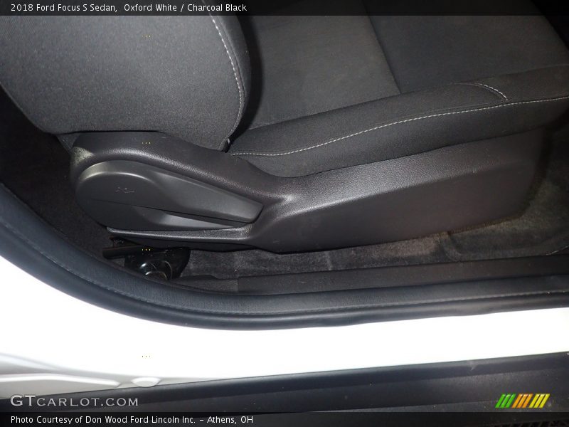 Oxford White / Charcoal Black 2018 Ford Focus S Sedan