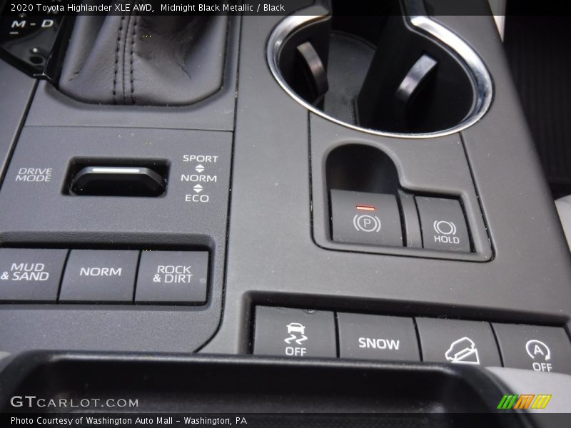 Midnight Black Metallic / Black 2020 Toyota Highlander XLE AWD
