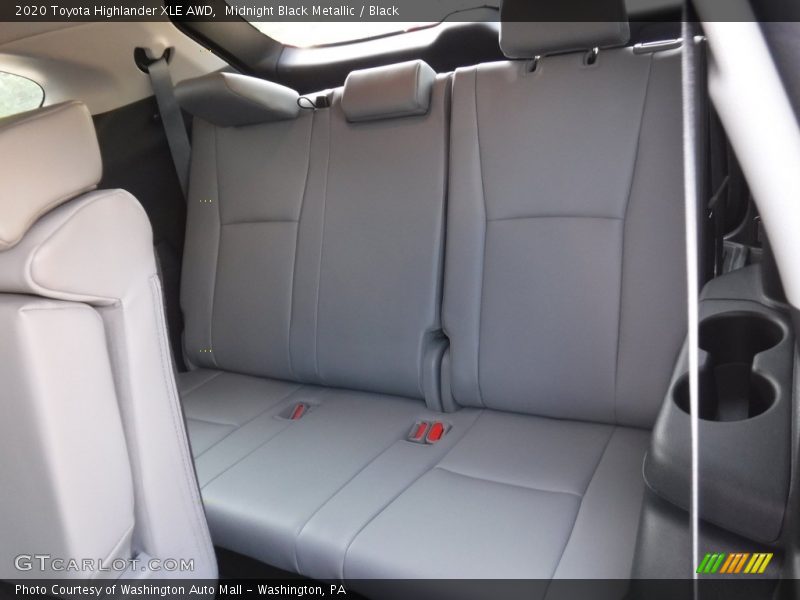 Midnight Black Metallic / Black 2020 Toyota Highlander XLE AWD